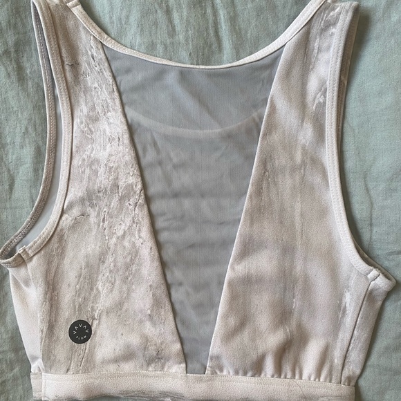 Varley XS Mesh Terri Crop bra in Cloud Marble - Picture 3 of 4
